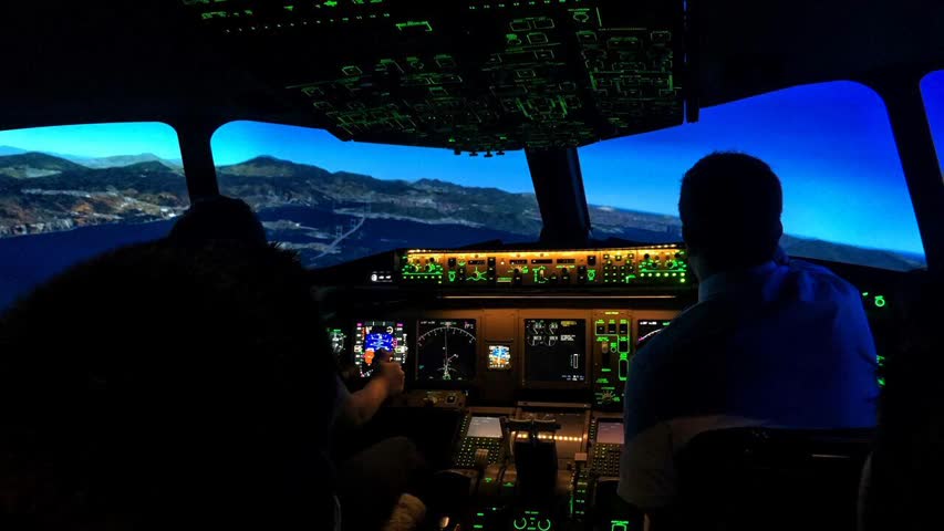 Фото - Летевший из Турции самолет с россиянами сменил курс из-за недомогания пилота